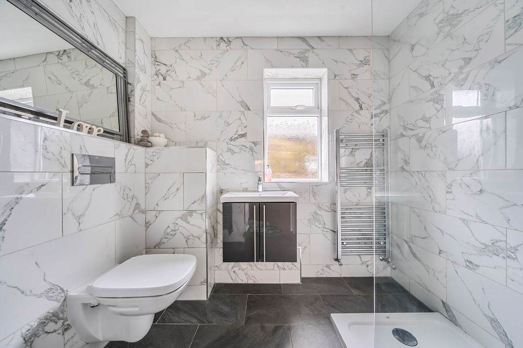 Property photo 3 of 17 Shower Room