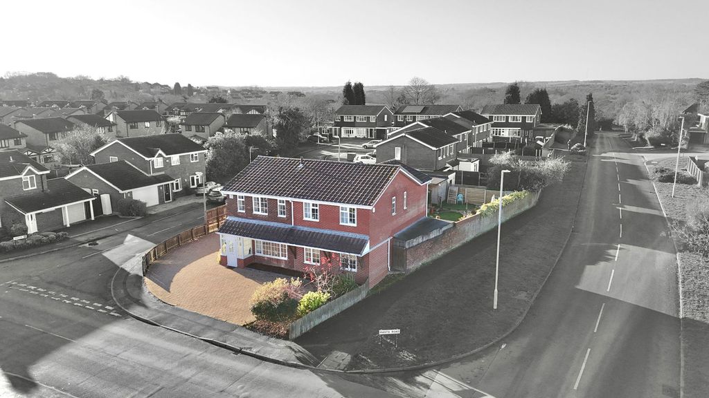 Property photo 1 of 32