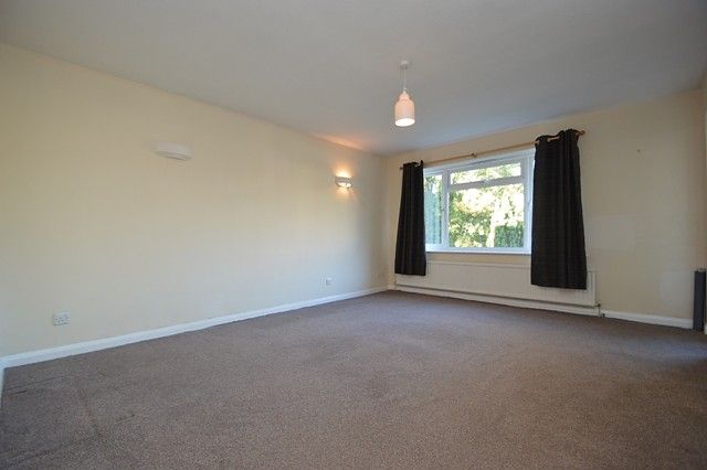 Property photo 3 of 7 Lounge