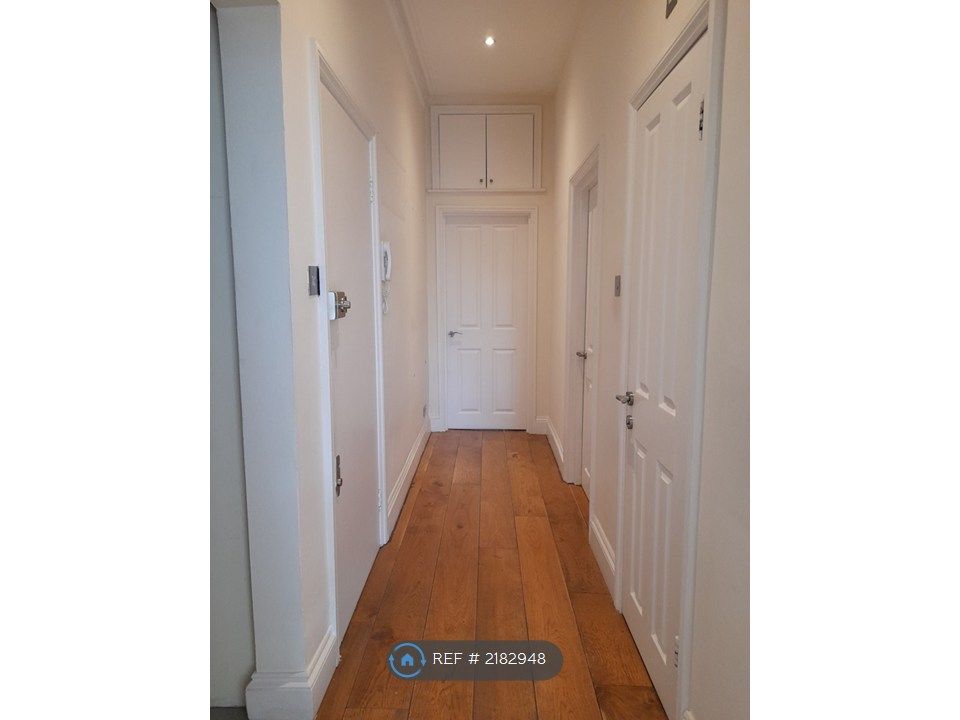 Property photo 2 of 17 Hallway