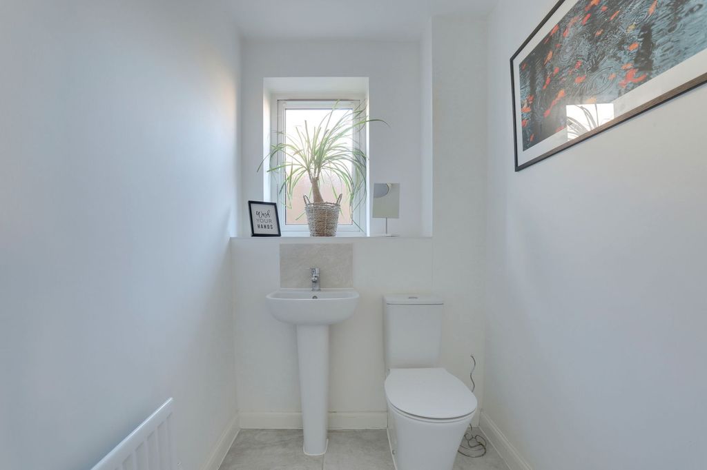 Property photo 3 of 28