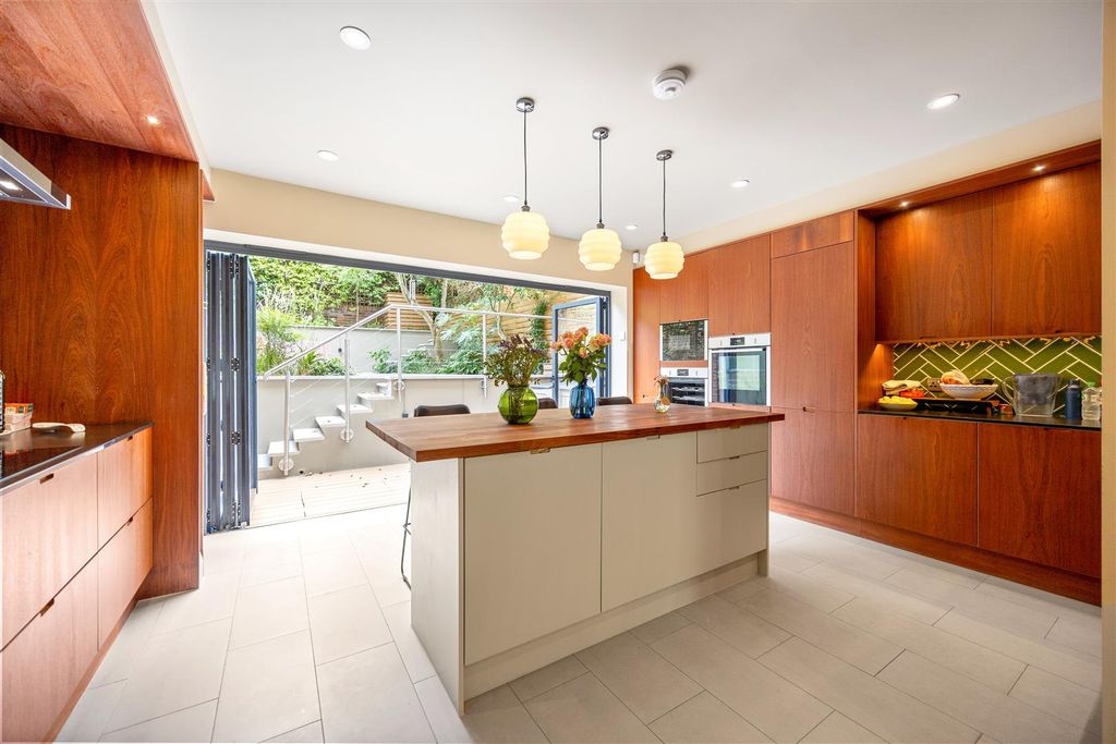 Property photo 1 of 26