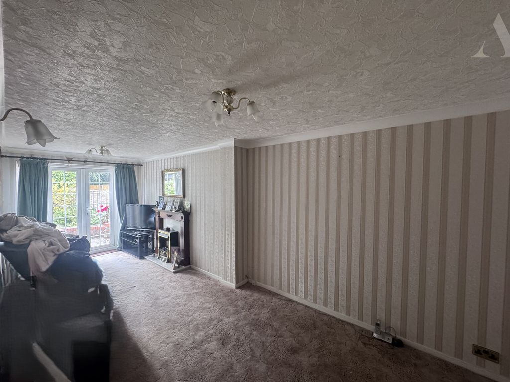 Property photo 3 of 12 14 Quinton Close Reception 2