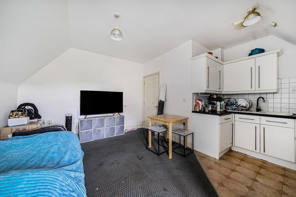 Property photo 2 of 14 1303449-7-6841Bb7...