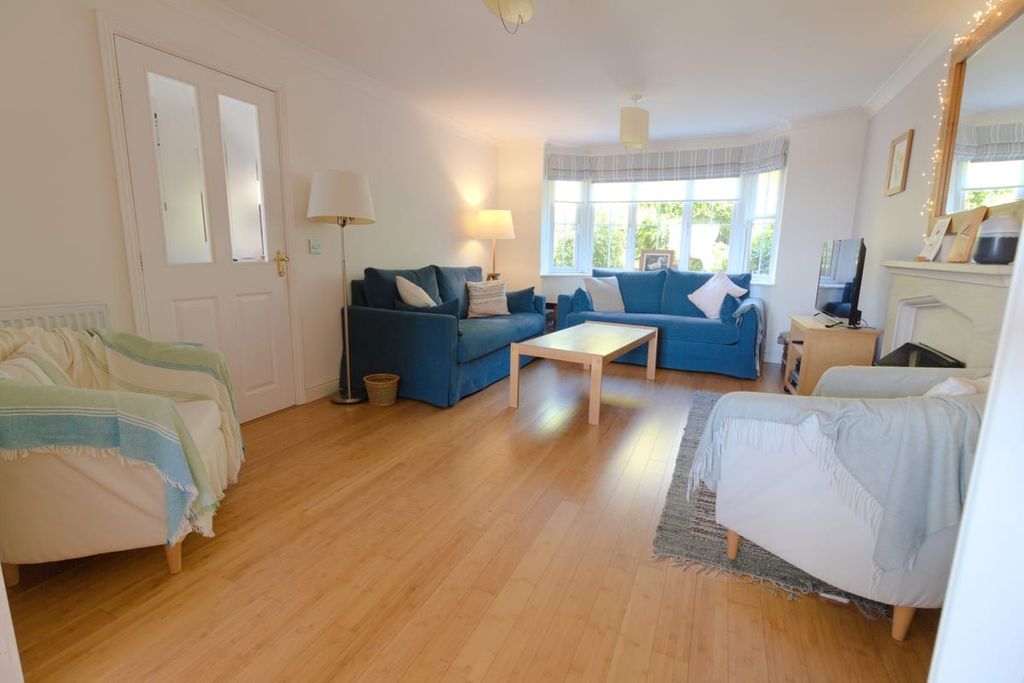 Property photo 2 of 27