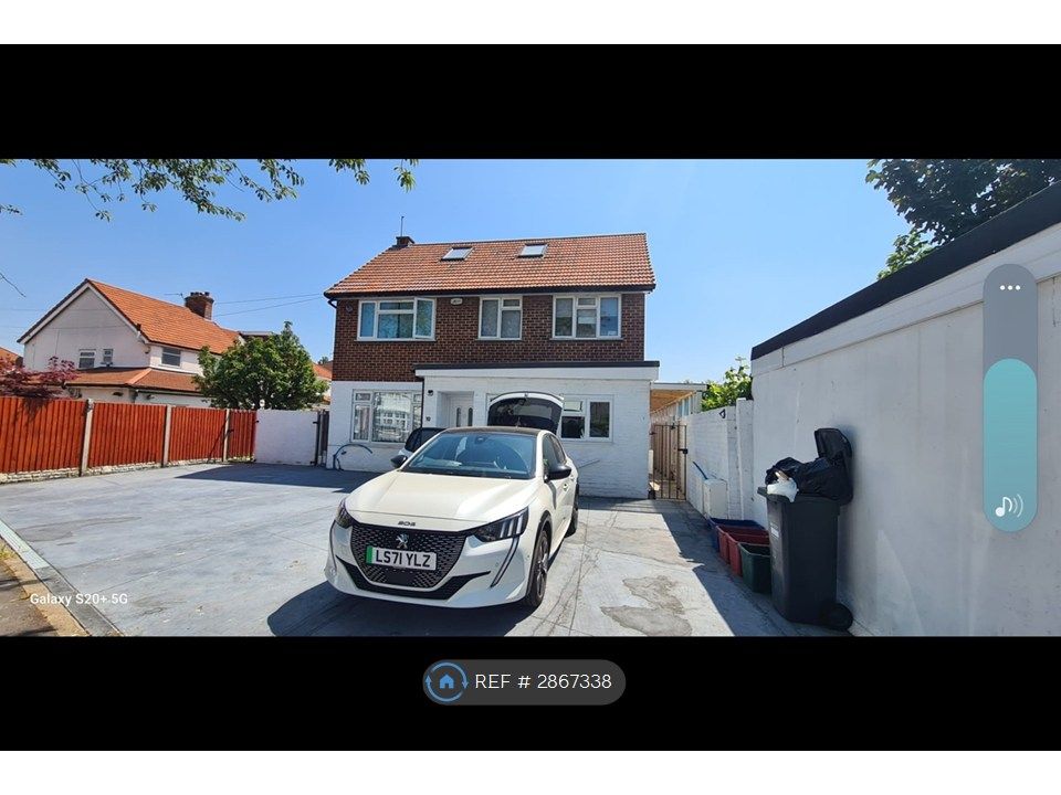 Property photo 1 of 17 Outside Parking