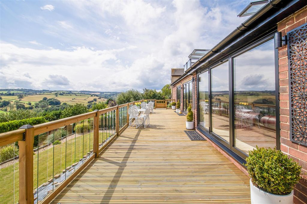 Property photo 2 of 26