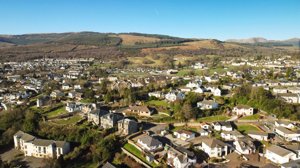 Property photo 3 of 26