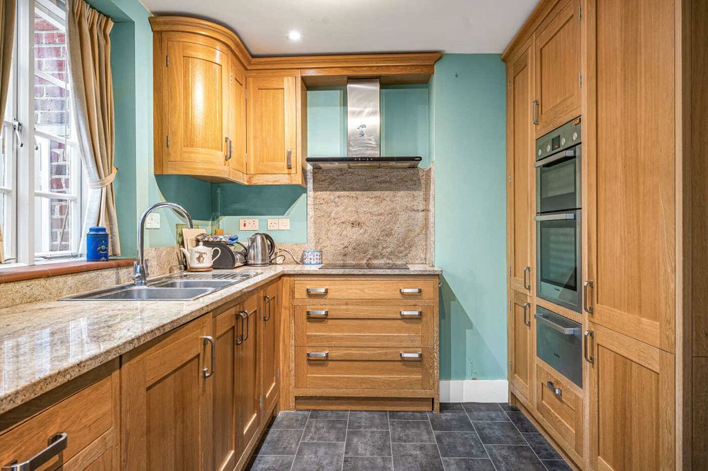 Property photo 2 of 31 Picture No. 13