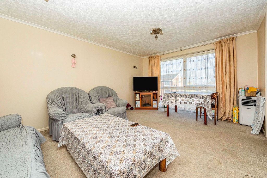 Property photo 3 of 8 Picture No. 06