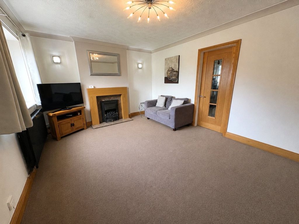 Property photo 2 of 24 Lounge