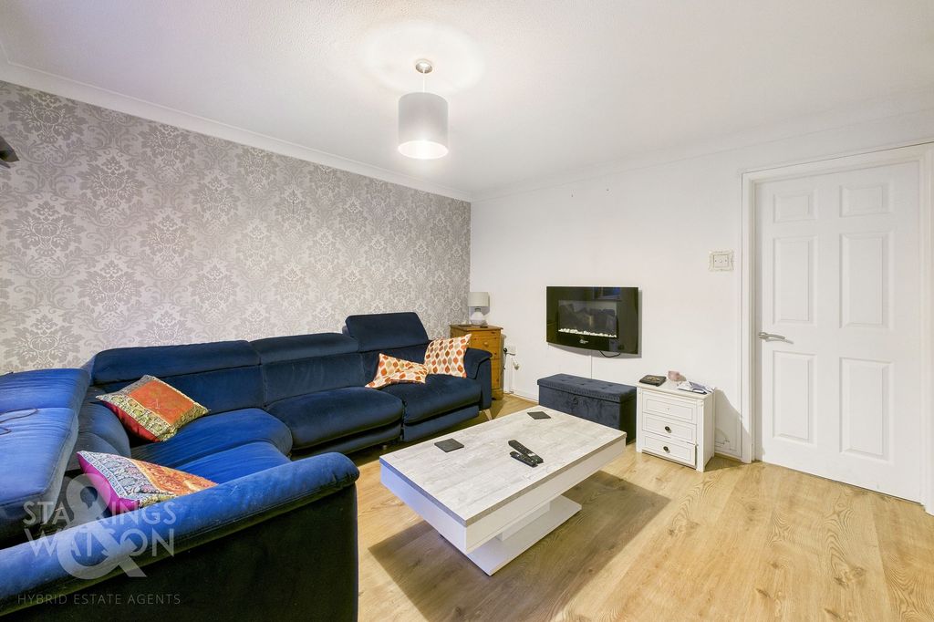 Property photo 2 of 21