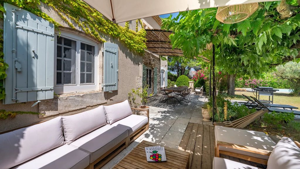 Property photo 2 of 23