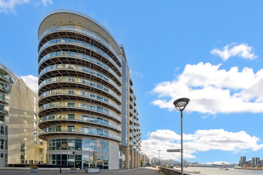 Property photo 1 of 18 Image