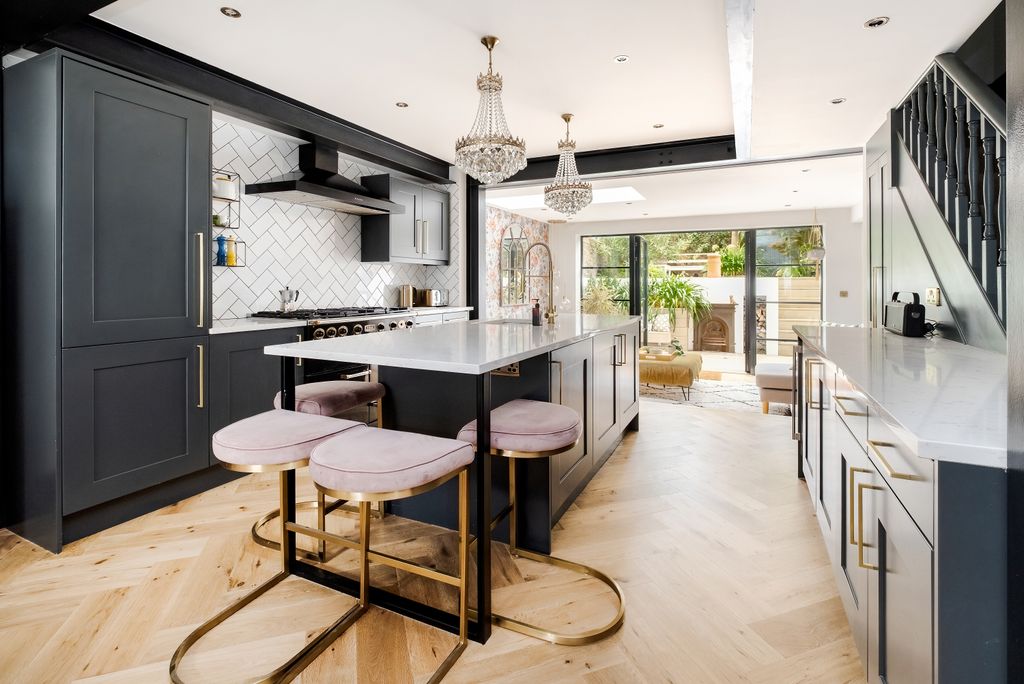 Property photo 1 of 37