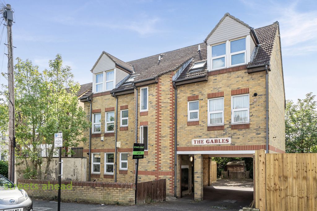 Property photo 1 of 11 F9E45E2F-A6B1-4A0...