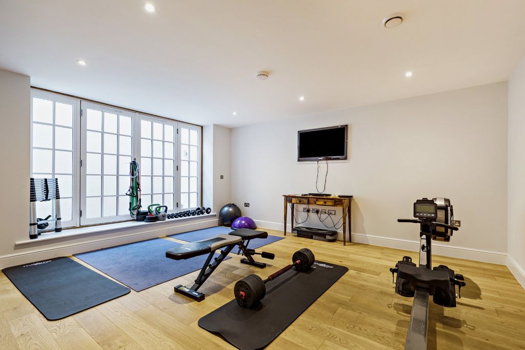 Additional image 18 of 5 bed detached house for saleThe Shires, Littlewick Green, Berkshire SL6