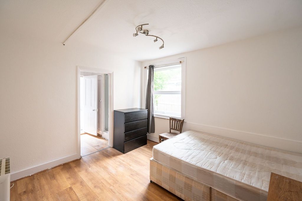 Property photo 1 of 3