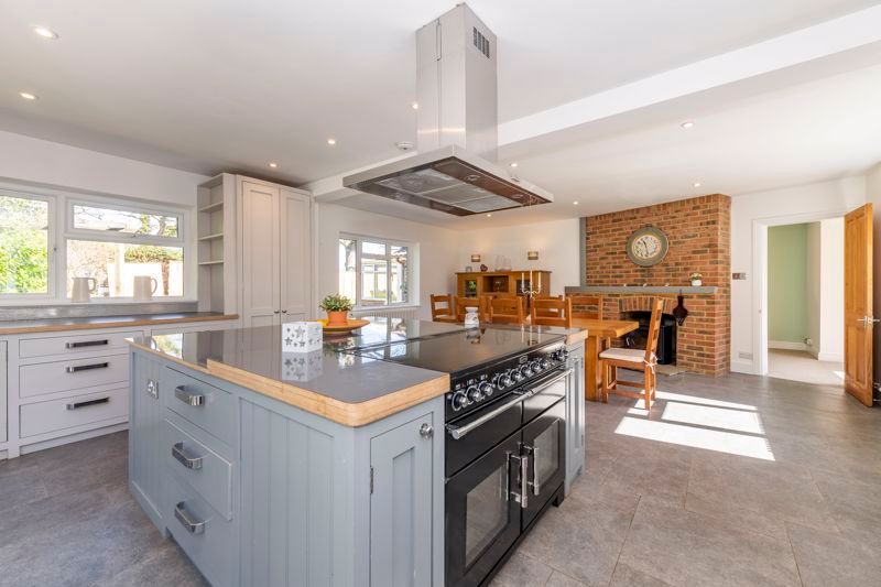 Property photo 3 of 32 Photo 12