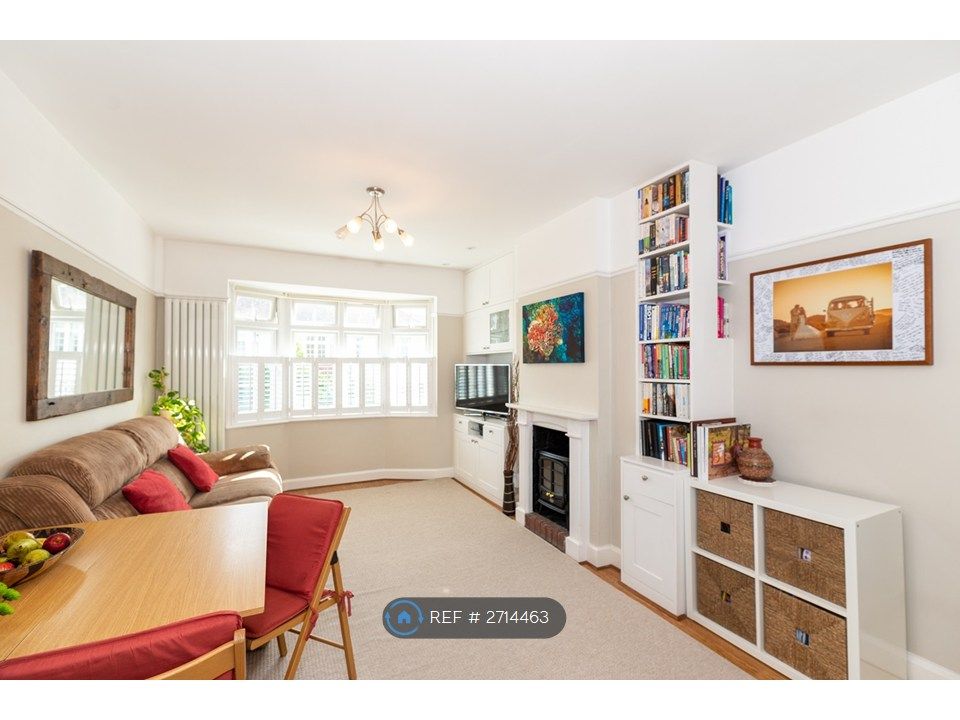 Property photo 2 of 19 Lounge