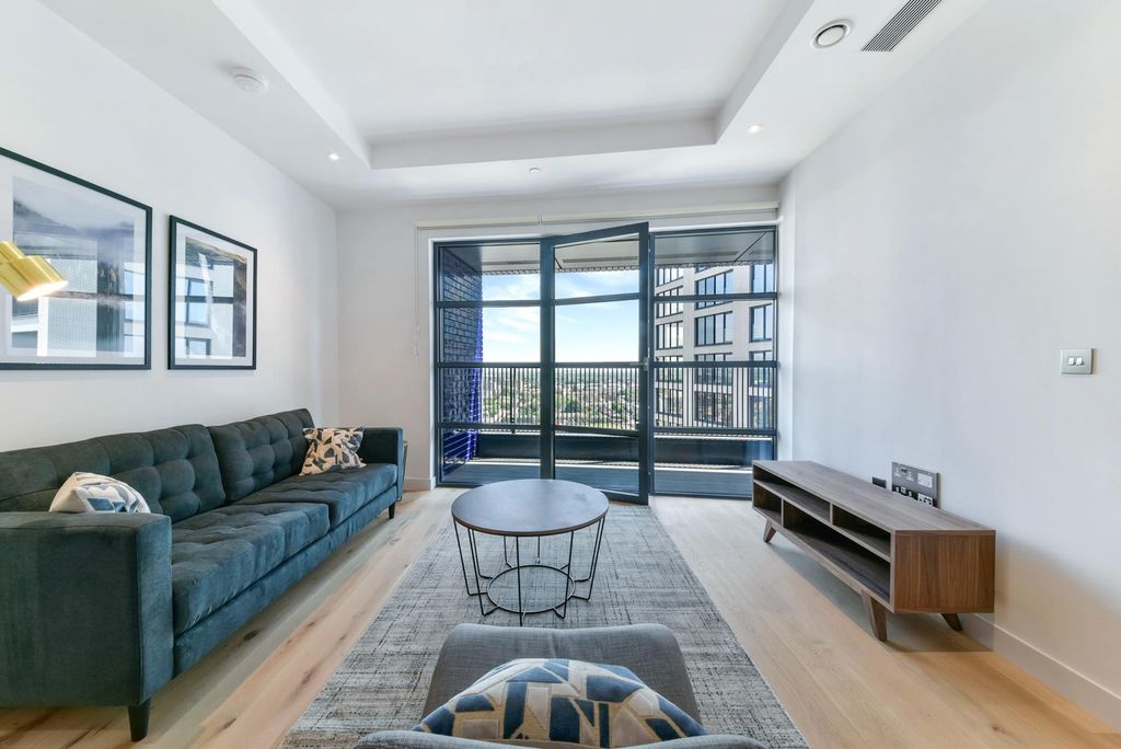 Property photo 3 of 12