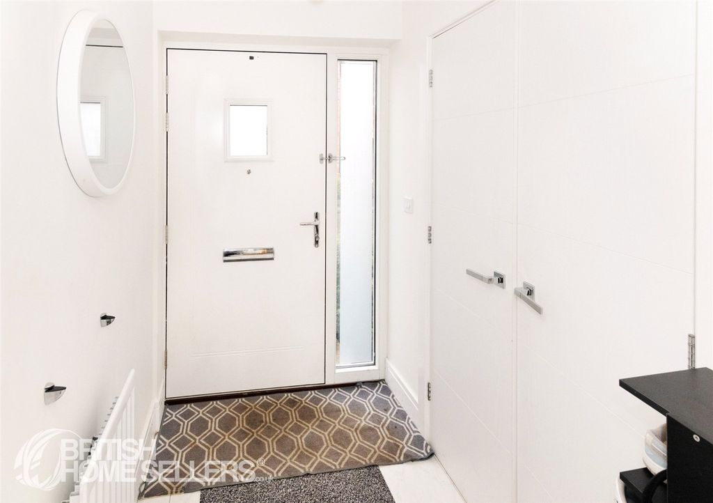 Property photo 2 of 16 Picture No. 11