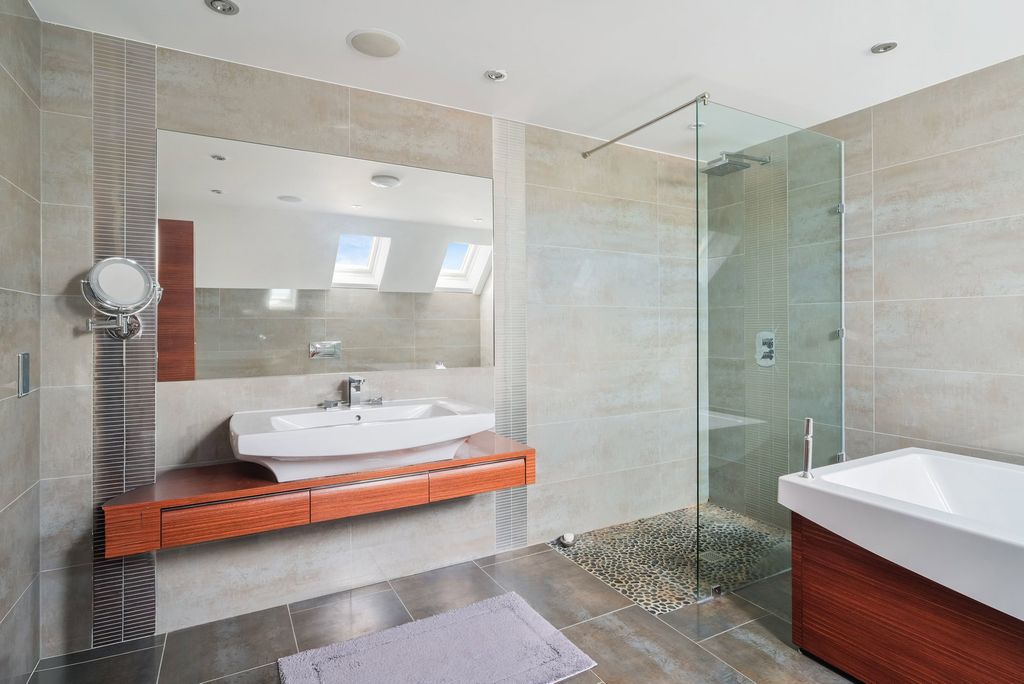 Additional image 18 of 3 bed flat for saleValley Court, Reigate RH2