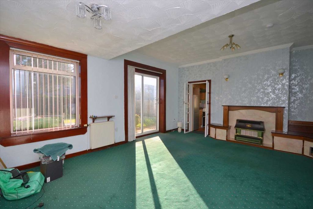 Property photo 2 of 11 Lounge