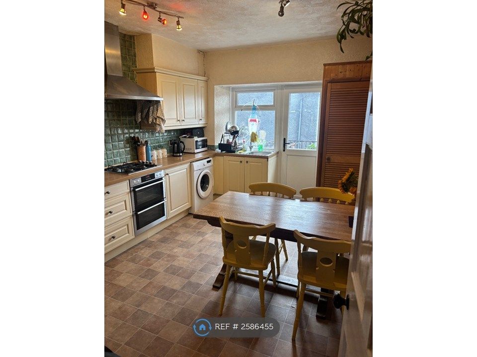 Property photo 3 of 25
