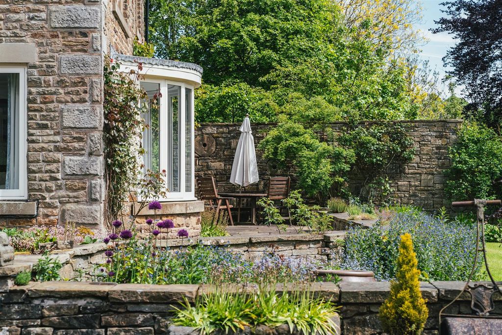 Property photo 2 of 86 Exterior And Gardens