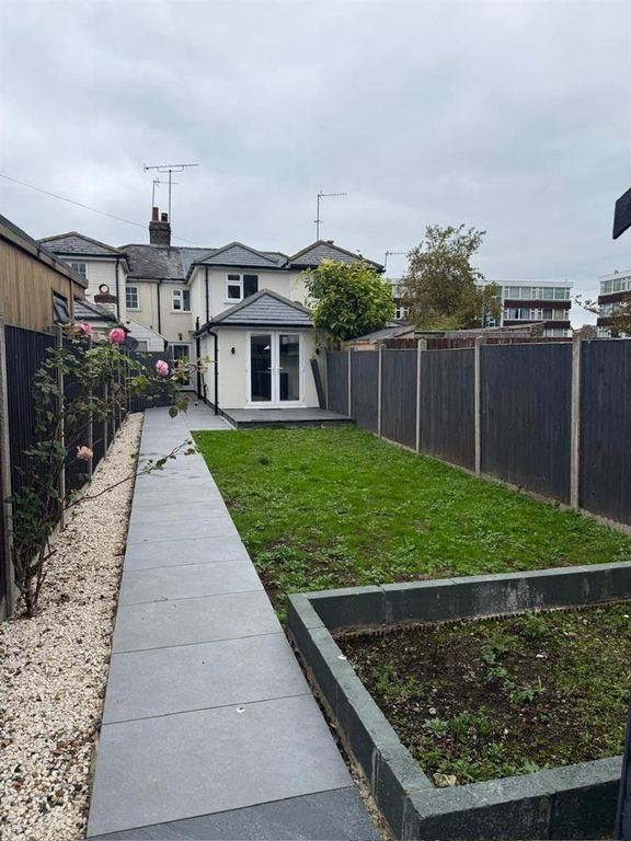 Property photo 3 of 16 172Ad92F-90E9-48De-9d50-E1B983A1B1Ed.Jpg