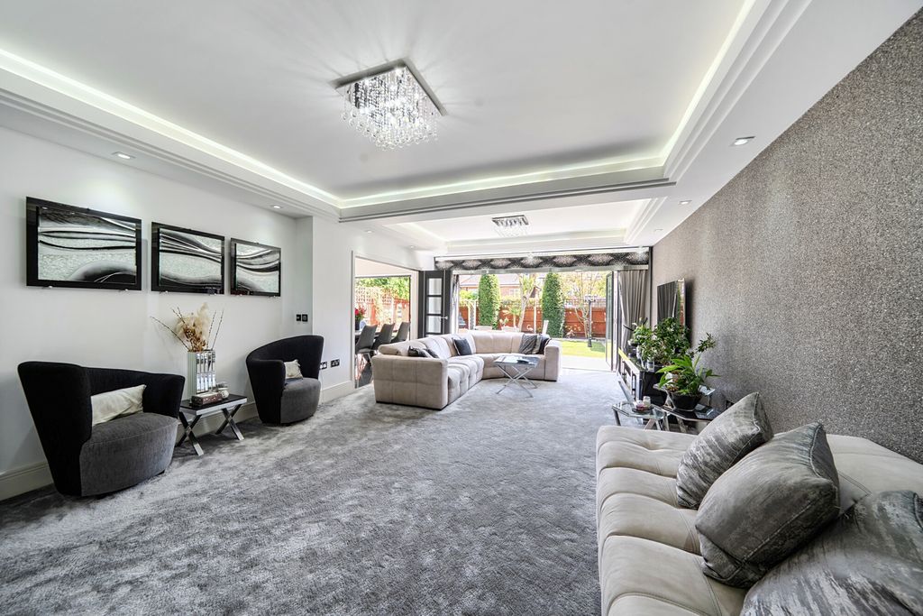 Property photo 2 of 20 1467240-19-6A1057...