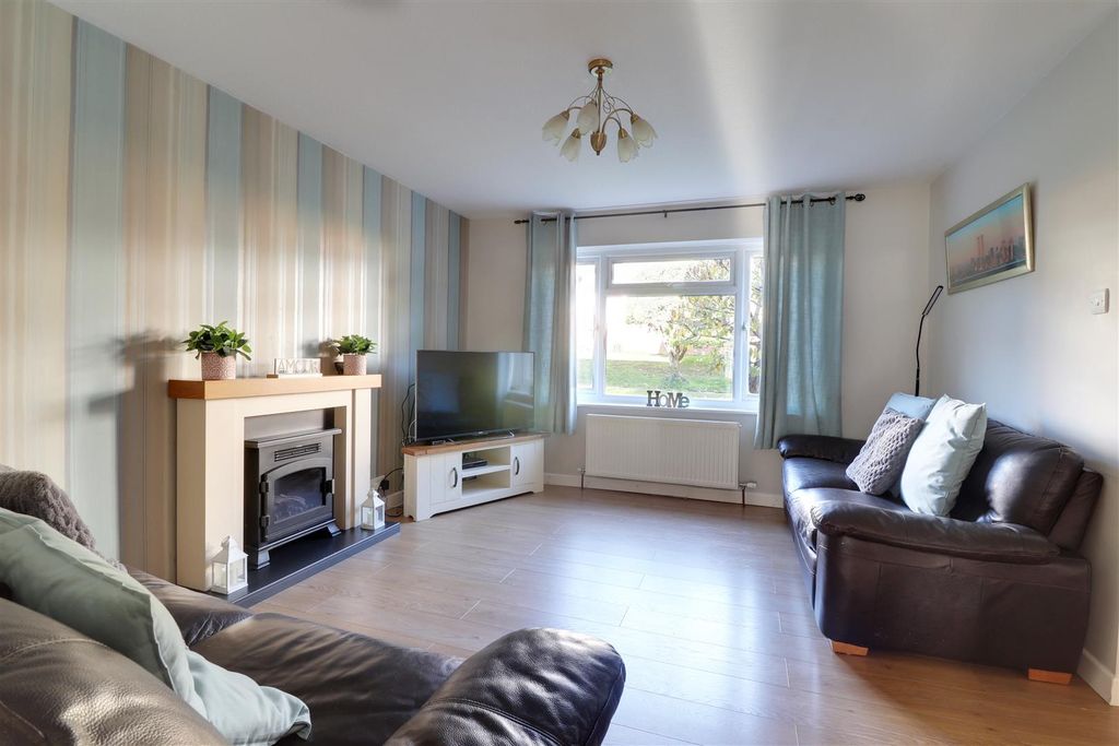 Property photo 2 of 25