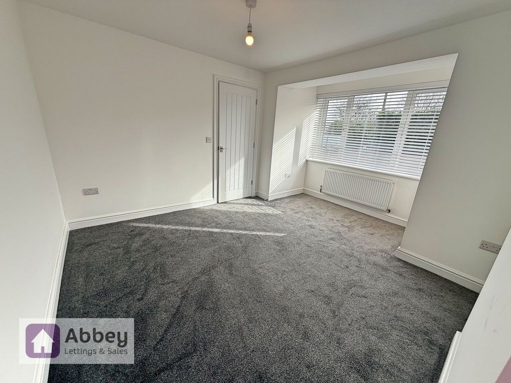 Property photo 2 of 17 Lounge