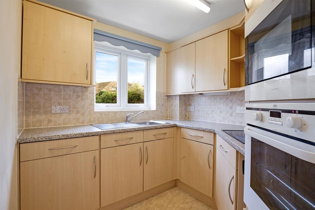 Property photo 2 of 20 02-Cb7Bpdmcs 17 Sanders Court (13)-Medium.Jpg