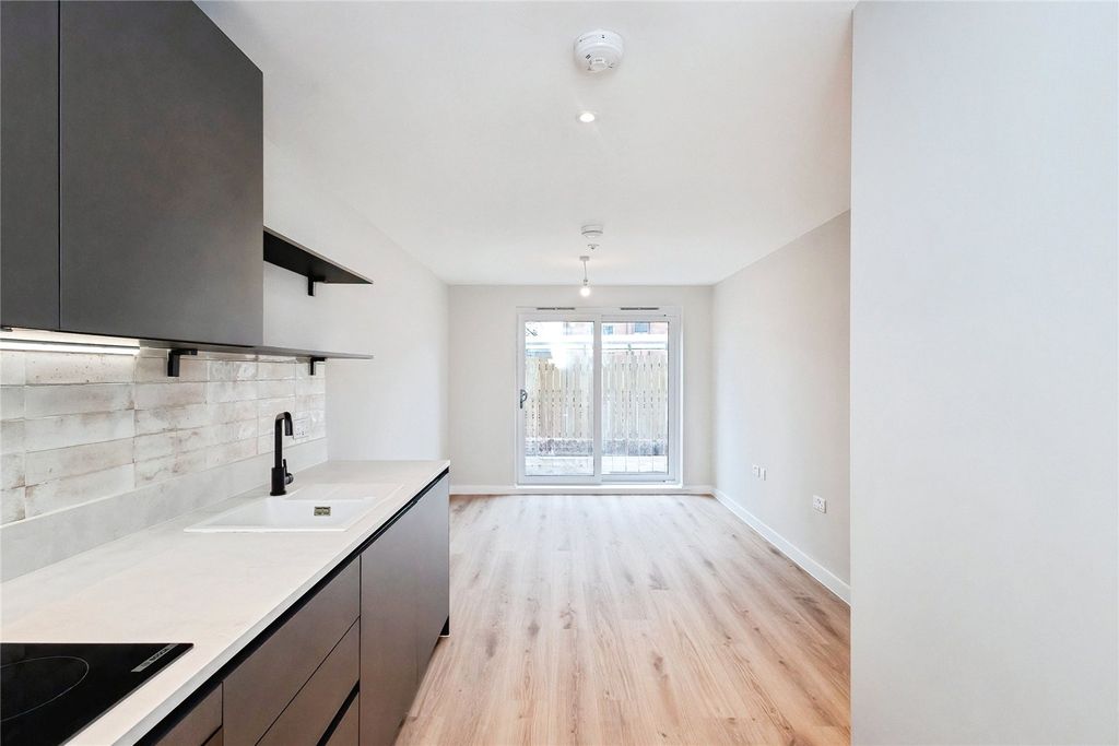 Property photo 3 of 19 Picture No. 16