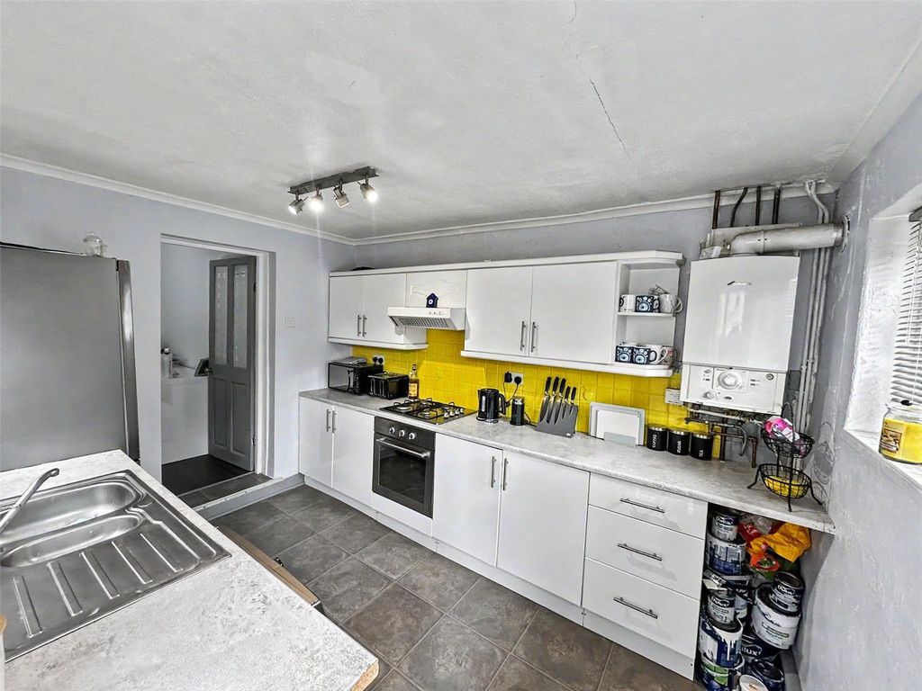 Property photo 3 of 12 Kitchen