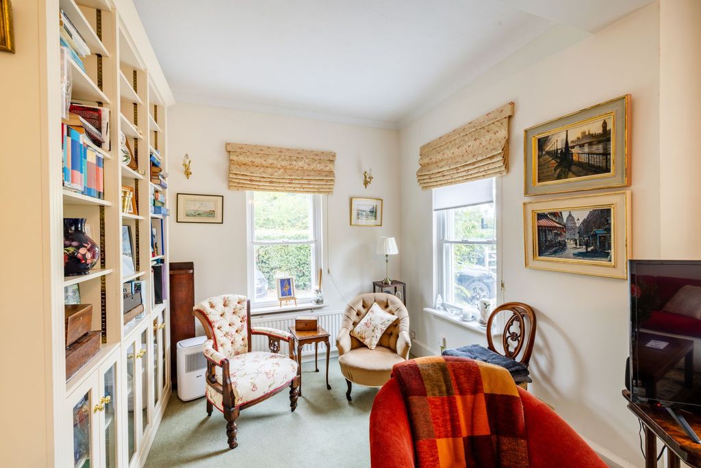 Property photo 3 of 18