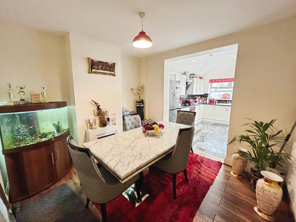 Property photo 3 of 11 Dining Room