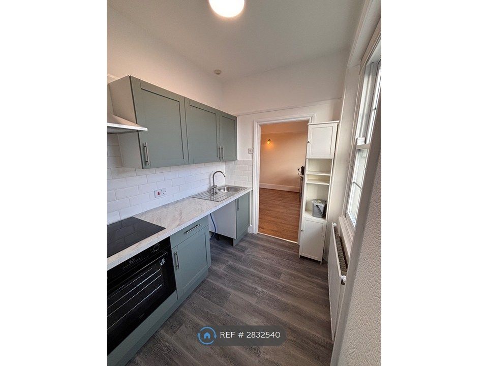 Property photo 2 of 14 Kitchen