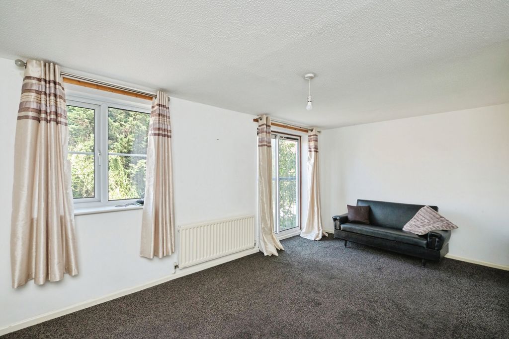 Property photo 2 of 17 Photo