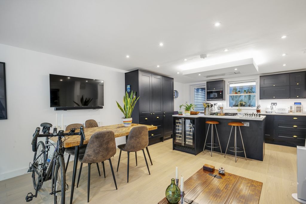 Property photo 2 of 16 Photo 14