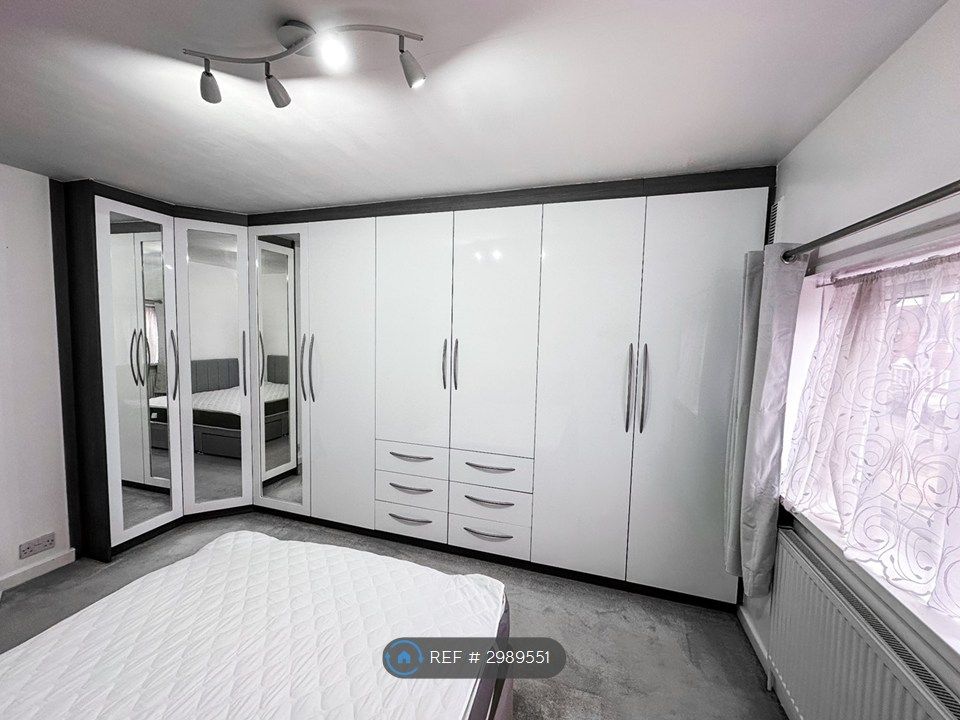 Property photo 2 of 17 Bedroom 3