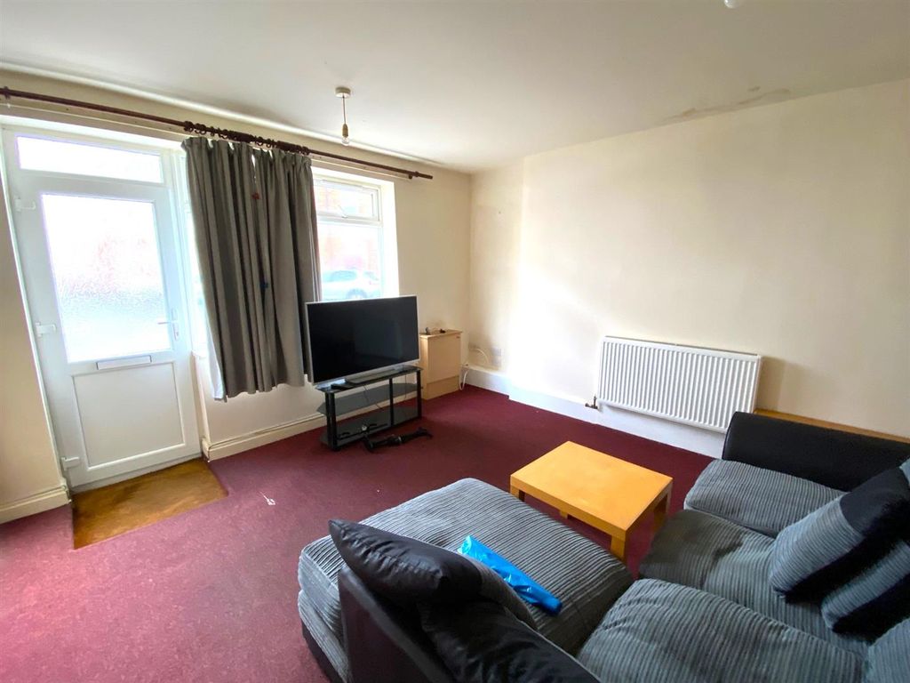 Property photo 2 of 6 Lounge.Jpg