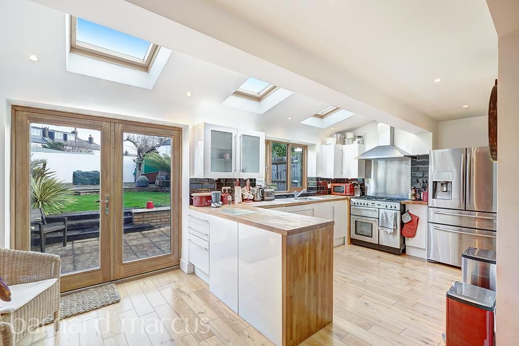 Property photo 2 of 8 Kitchen