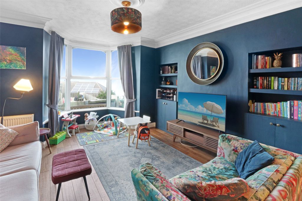 Property photo 3 of 27 3 - Picture No. 05