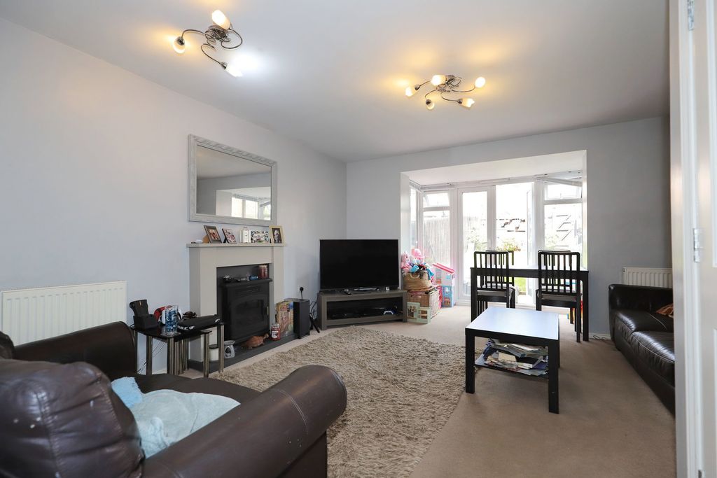 Property photo 2 of 31