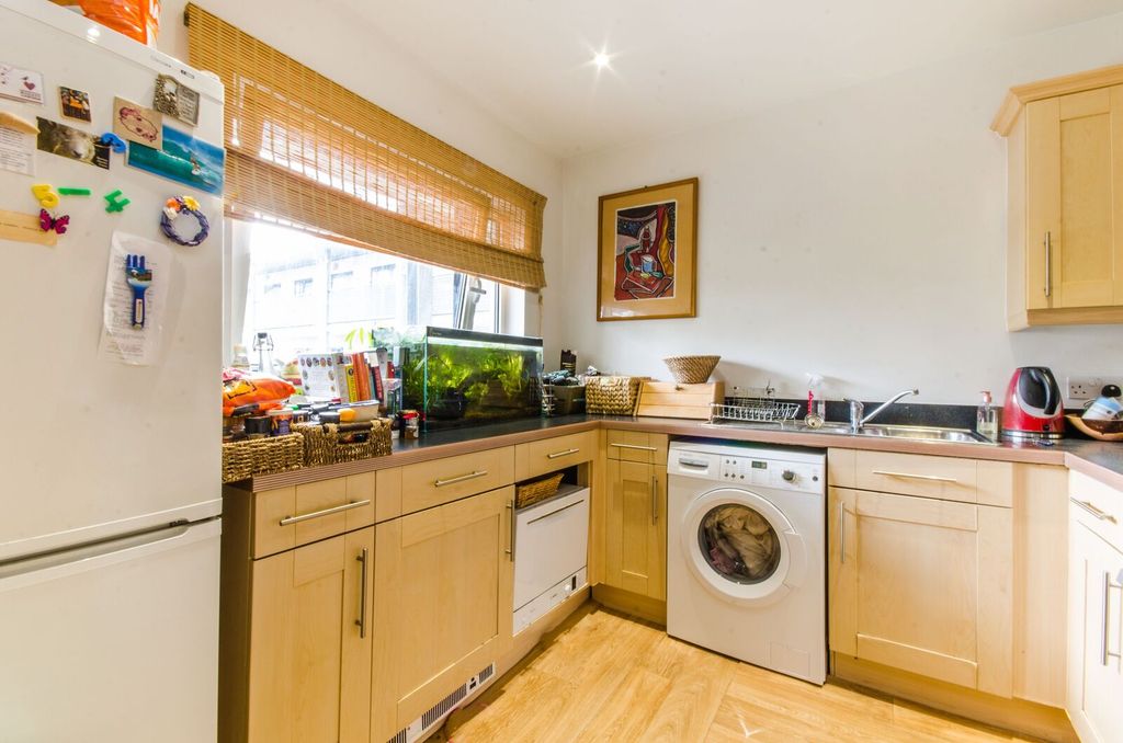 Property photo 3 of 32