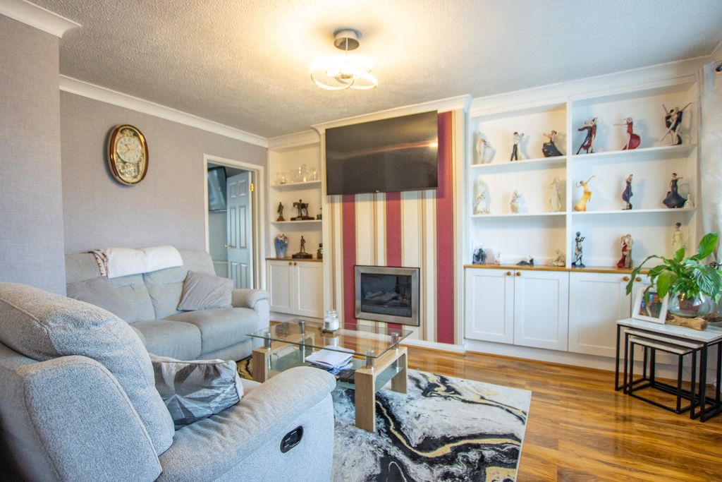 Property photo 3 of 23 2063747