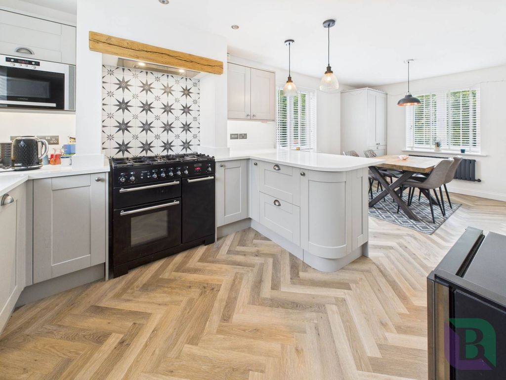 Property photo 2 of 32